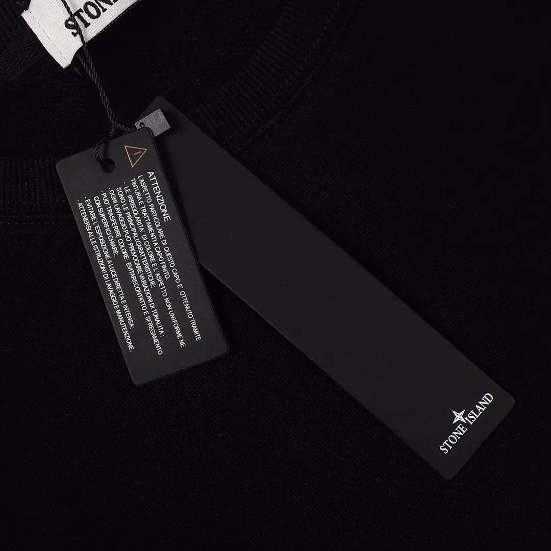 W825#P160💰 Stone Island Stone Island co-branded masked logo round neck printed long-sleeved sweatshirt! Versatile base round neck sweatshirt for couples! Simple armband design, customized 1*1 thread (fine texture), 380g double-strand large terry fabric, very good quality, foreign trade craftsmanship, respect the original version! The threads at the cuffs and hem are all original bartacks! The time-consuming and material consumption distinguishes the ordinary version on the market! Tops worn by celebrities from all walks of life on INS, can be matched with couple styles!  Color: Black White Size: M-XXL